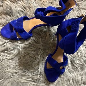 Brand New beautiful color Vince Camuto Sandals